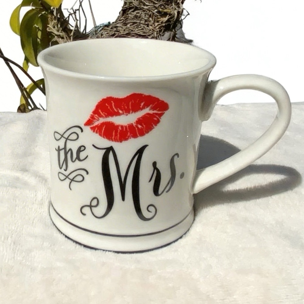 Home essentials “The Mrs.” Coffee Mug Tea Cup Home Essentials with Kiss Lips 💋